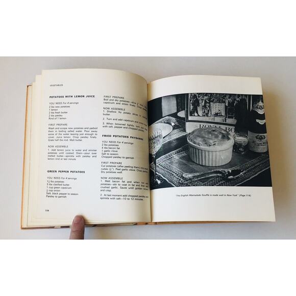 Vintage Galloping Gourmet Television HC Cookbook Volume One Graham Kerr Recipes - Picture 9 of 13